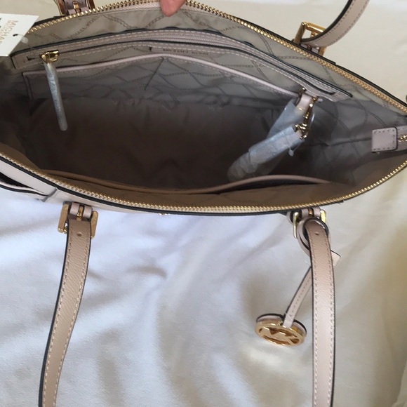 Michael Kors tote - Picture 6 of 7